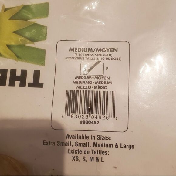 NEW Miss Piggy Costume - Picture 3 of 4